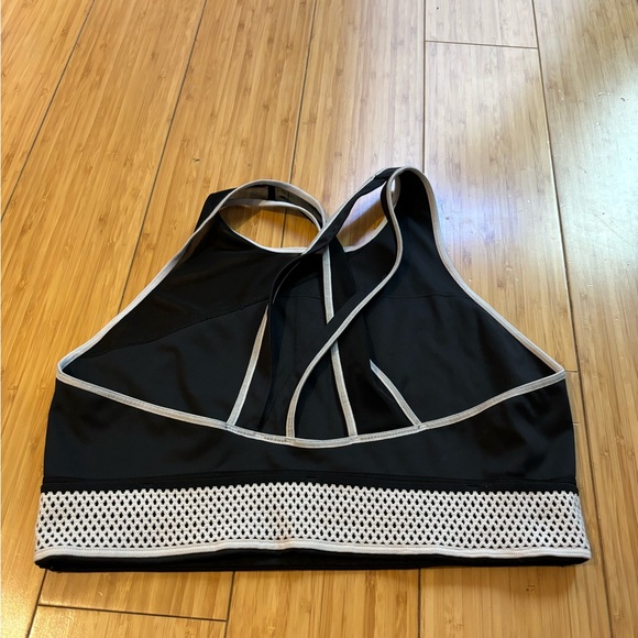 New balance bra only worn once size Large - Picture 2 of 3